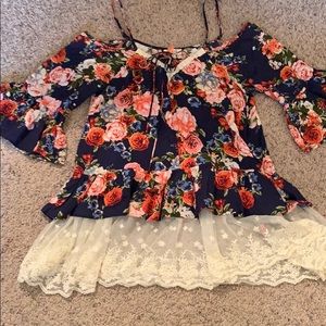 Umgee Cold Shoulder Floral Tunic with Lace Hemline